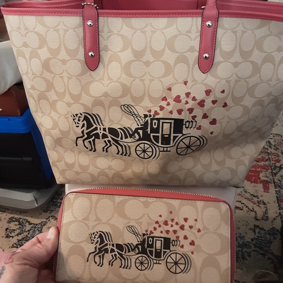 Coach 3 piece set - Picture 4 of 9